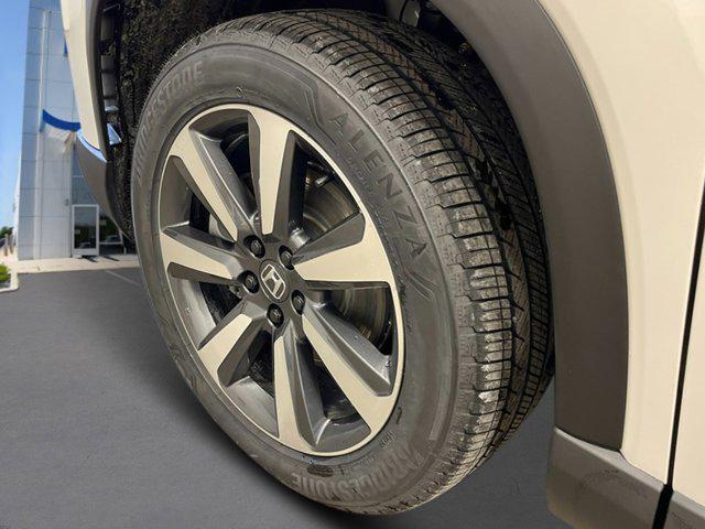 new 2025 Honda Pilot car, priced at $47,704