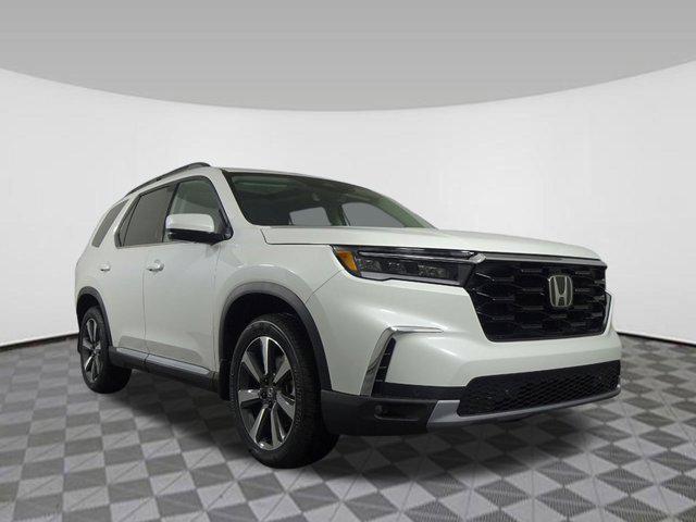 new 2025 Honda Pilot car, priced at $48,925