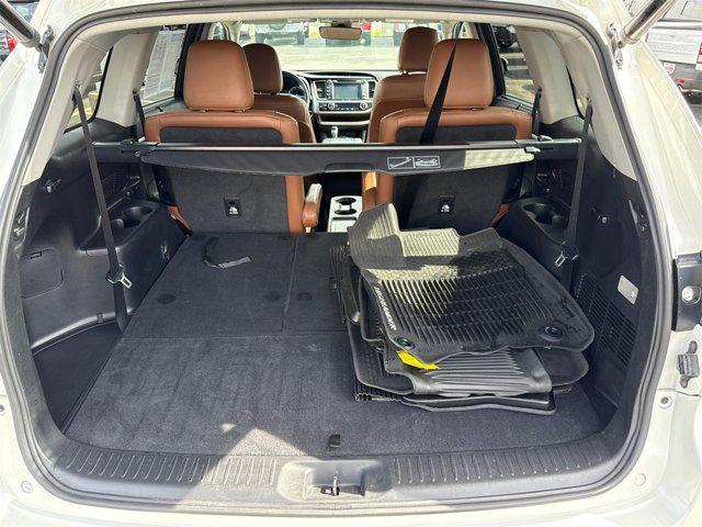 used 2019 Toyota Highlander car, priced at $27,395
