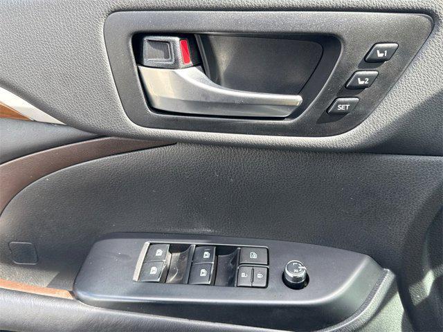 used 2019 Toyota Highlander car, priced at $27,395