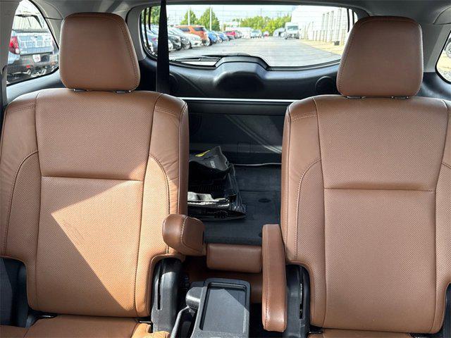 used 2019 Toyota Highlander car, priced at $27,395