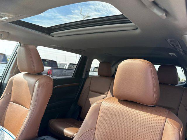 used 2019 Toyota Highlander car, priced at $27,395