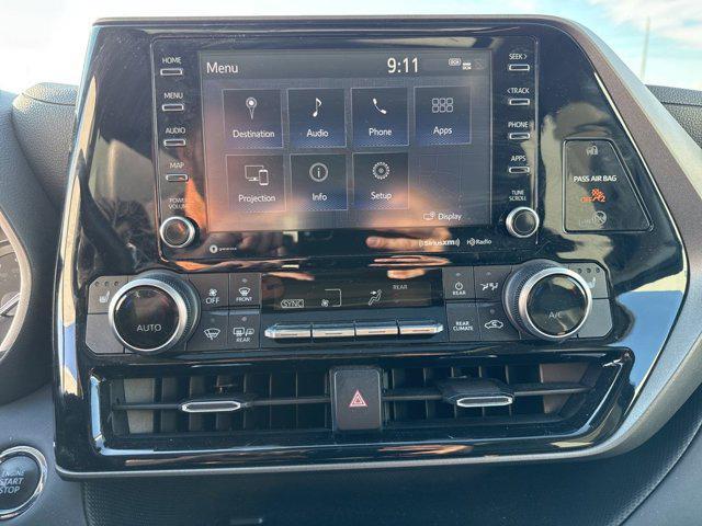 used 2022 Toyota Highlander car, priced at $33,311