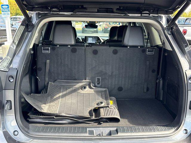 used 2022 Toyota Highlander car, priced at $33,111