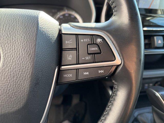used 2022 Toyota Highlander car, priced at $33,311