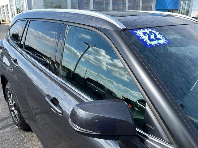used 2022 Toyota Highlander car, priced at $33,111