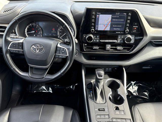 used 2022 Toyota Highlander car, priced at $33,111