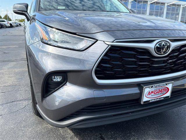 used 2022 Toyota Highlander car, priced at $33,111