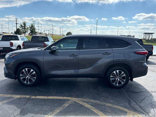 used 2022 Toyota Highlander car, priced at $33,111