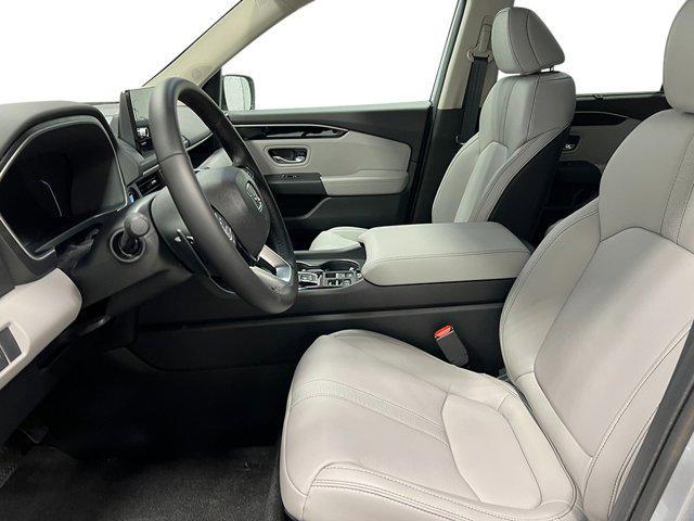 new 2025 Honda Pilot car, priced at $46,065
