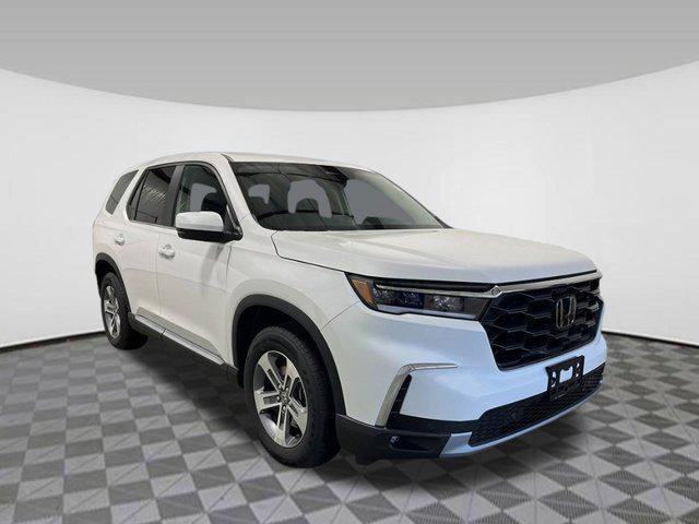 new 2025 Honda Pilot car, priced at $46,065