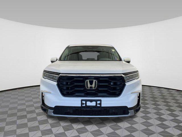 new 2025 Honda Pilot car, priced at $45,366