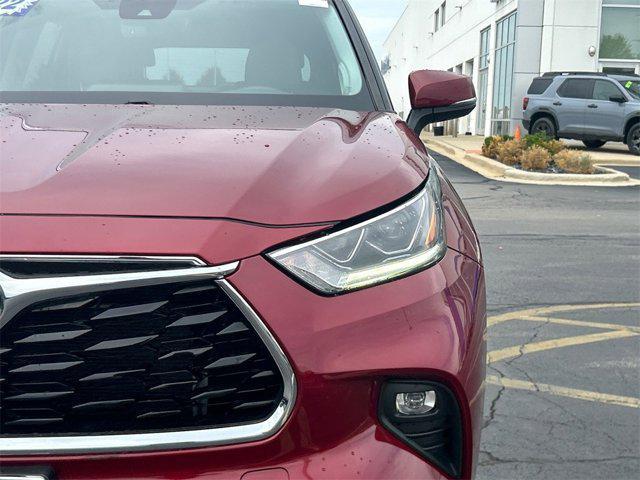 used 2022 Toyota Highlander car, priced at $33,500