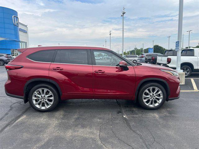 used 2022 Toyota Highlander car, priced at $33,500