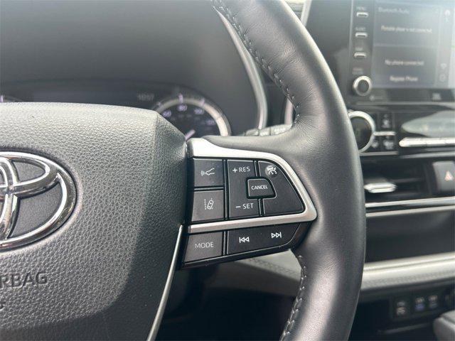 used 2022 Toyota Highlander car, priced at $33,500