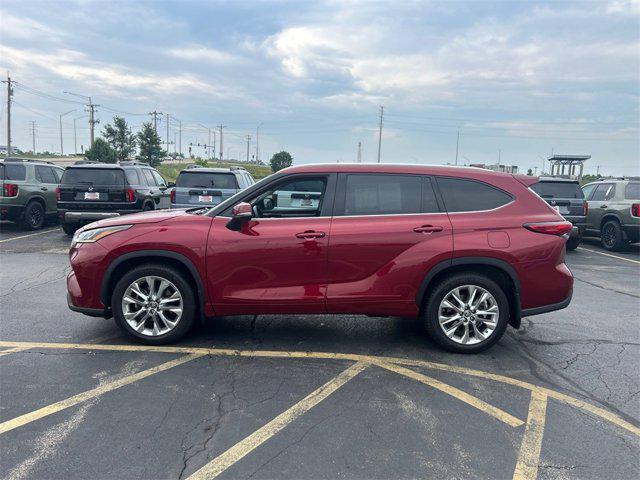 used 2022 Toyota Highlander car, priced at $33,500