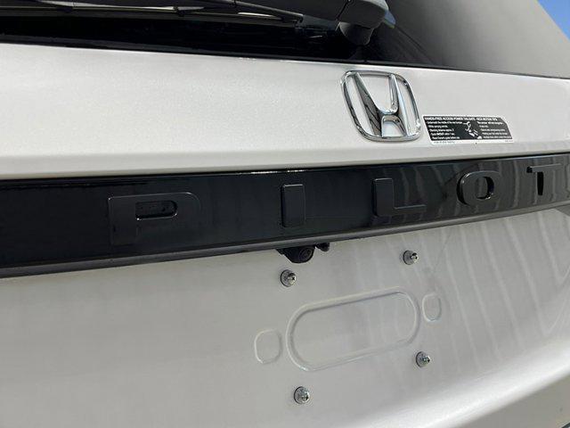 new 2025 Honda Pilot car, priced at $47,658