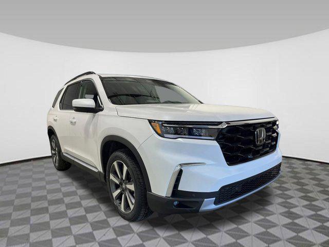 new 2025 Honda Pilot car, priced at $47,658