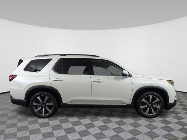 new 2025 Honda Pilot car, priced at $49,335