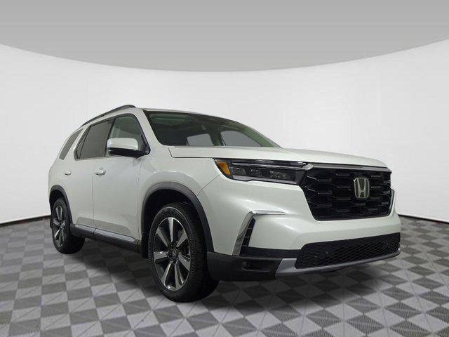 new 2025 Honda Pilot car, priced at $49,335