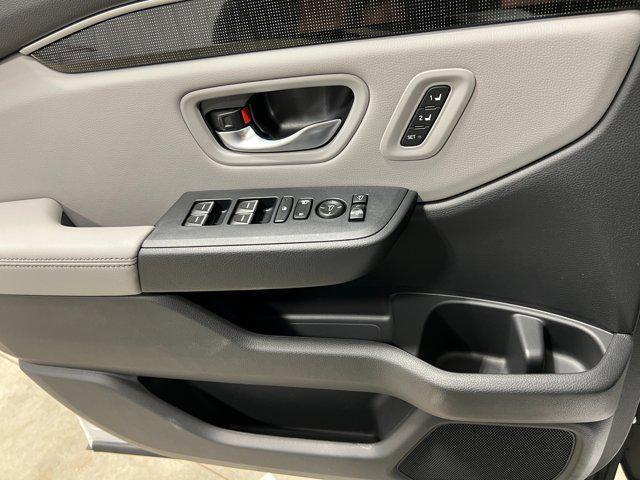 new 2025 Honda Pilot car, priced at $52,330