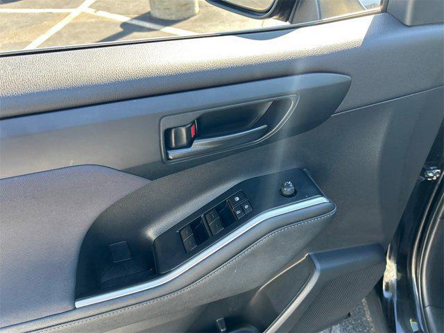 used 2023 Toyota Highlander car, priced at $29,900