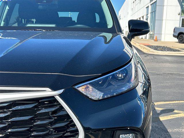 used 2023 Toyota Highlander car, priced at $29,900
