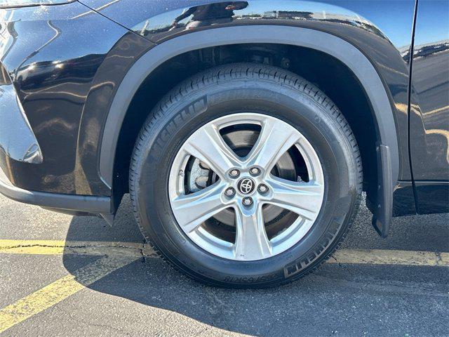 used 2023 Toyota Highlander car, priced at $29,900