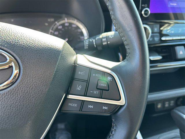 used 2023 Toyota Highlander car, priced at $29,900