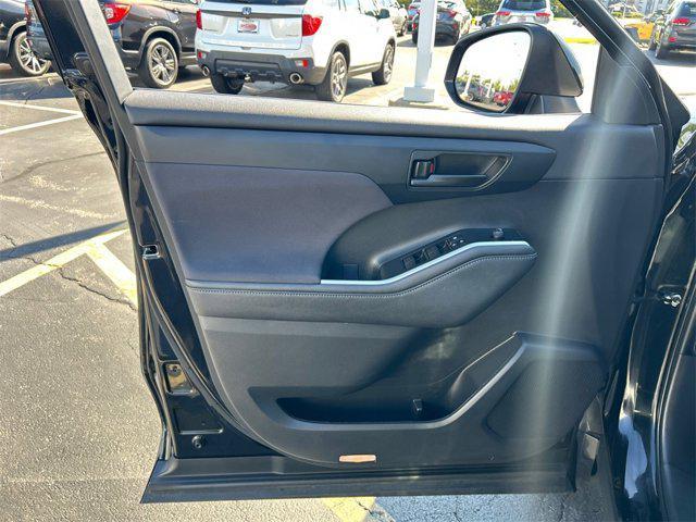 used 2023 Toyota Highlander car, priced at $29,900