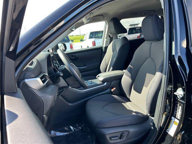 used 2023 Toyota Highlander car, priced at $29,900