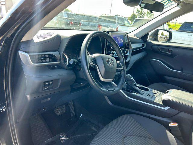 used 2023 Toyota Highlander car, priced at $29,900