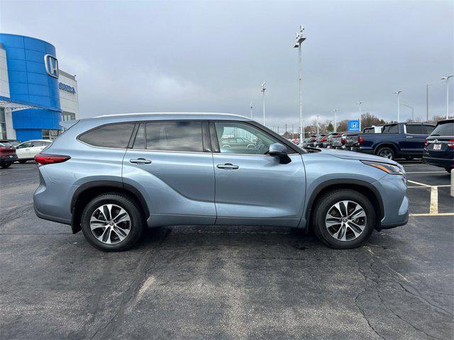 used 2021 Toyota Highlander car, priced at $33,195