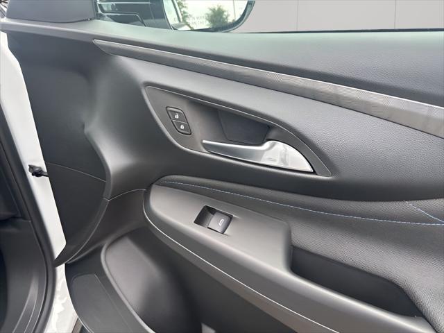 new 2025 Buick Envista car, priced at $28,374