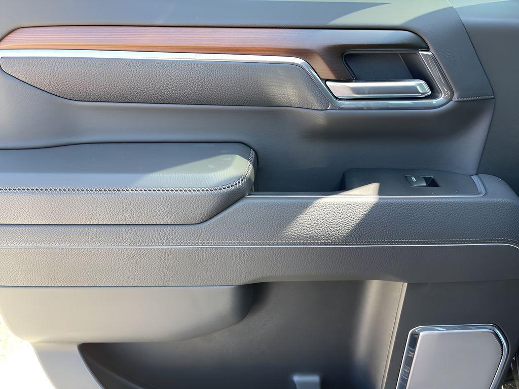 new 2025 GMC Sierra 1500 car, priced at $70,255
