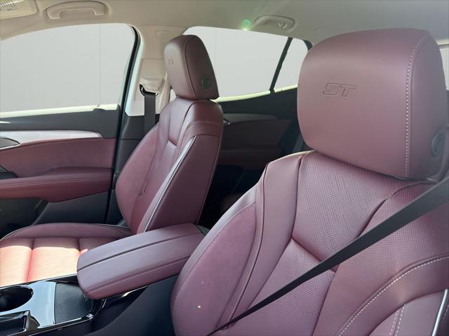 new 2025 Buick Envision car, priced at $39,055