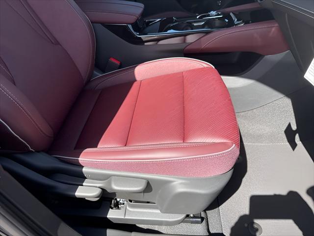 new 2025 Buick Envision car, priced at $39,055