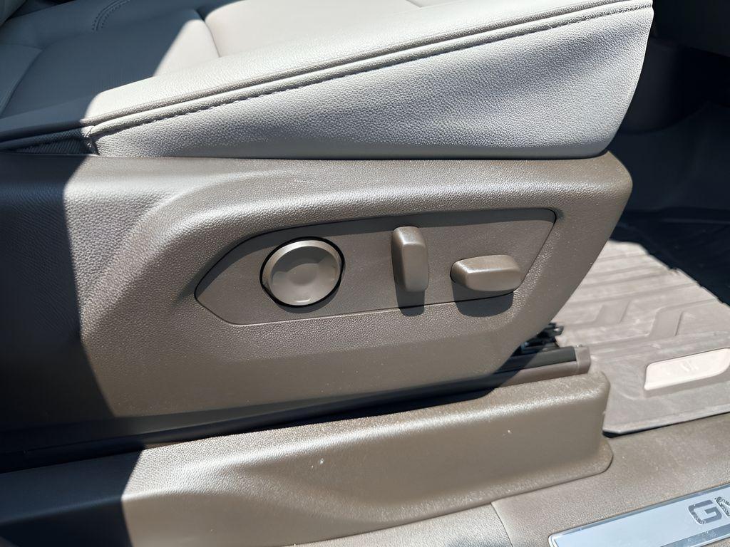 new 2025 GMC Yukon XL car, priced at $81,134