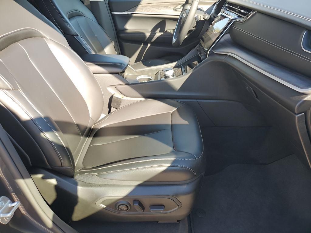 used 2024 Jeep Grand Cherokee car, priced at $34,977