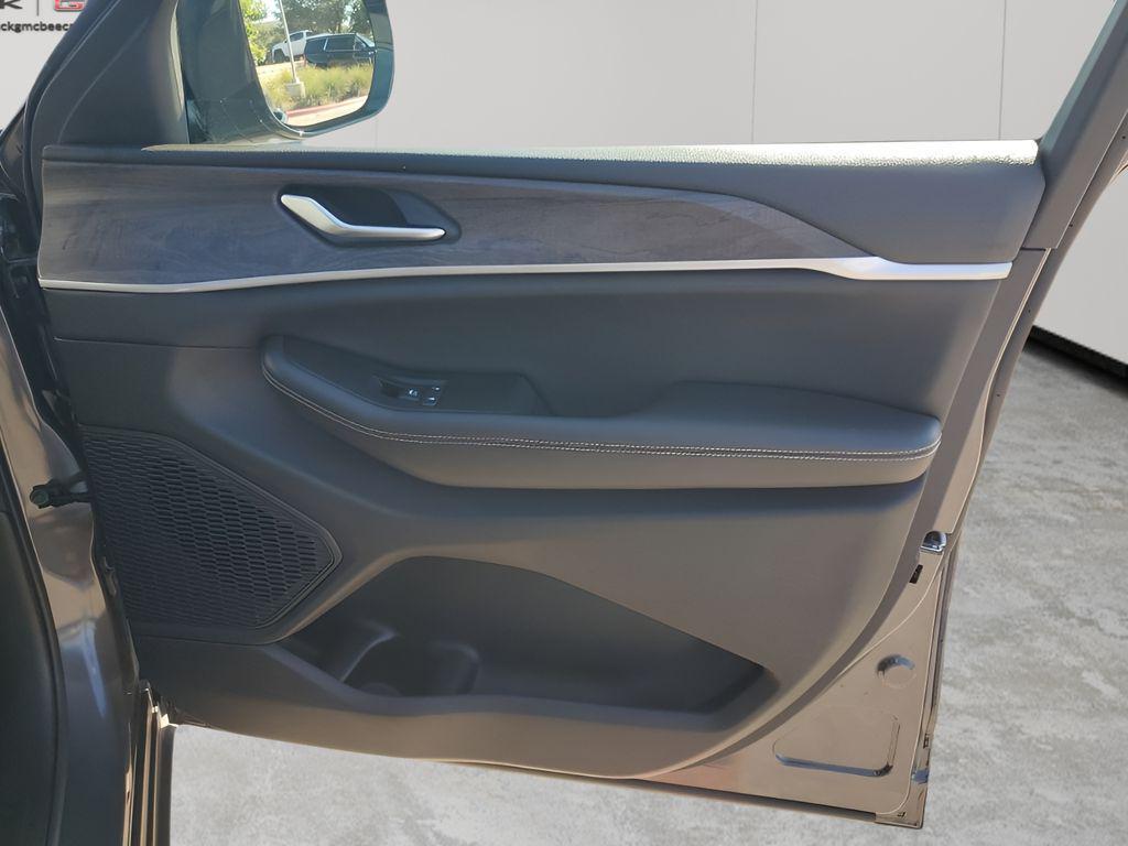 used 2024 Jeep Grand Cherokee car, priced at $34,977