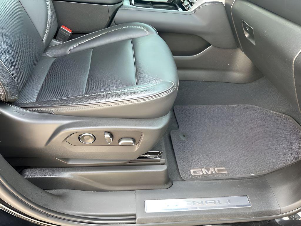 used 2021 GMC Yukon car, priced at $48,577