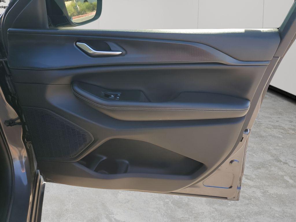 used 2023 Jeep Grand Cherokee car, priced at $27,555