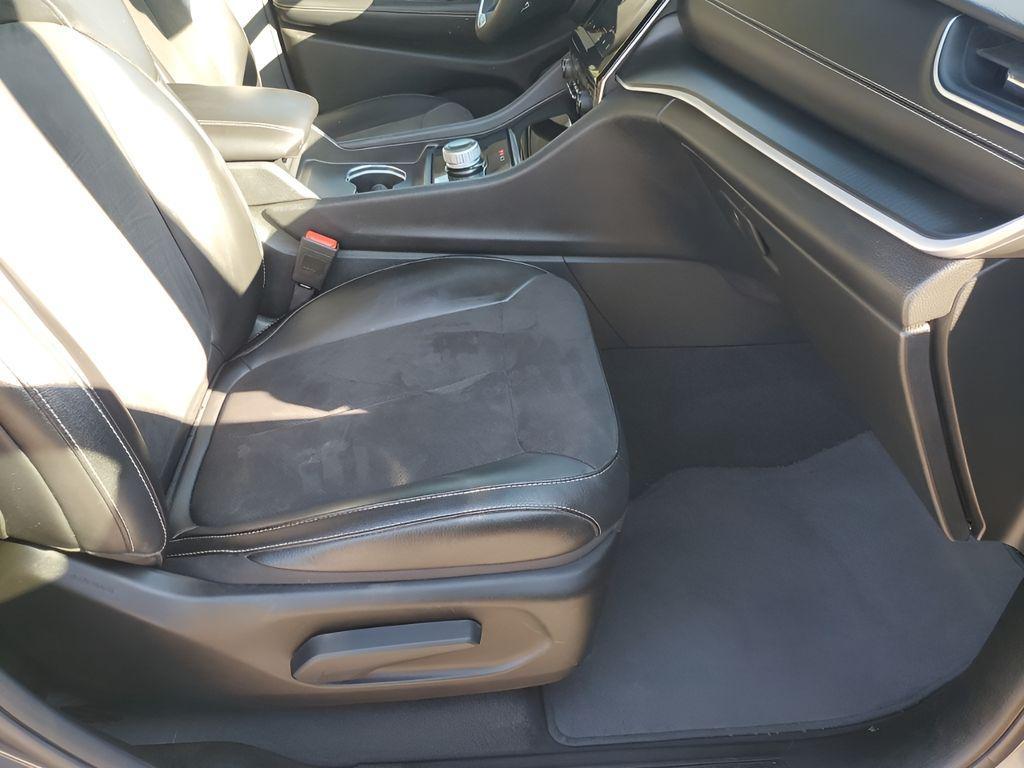 used 2023 Jeep Grand Cherokee car, priced at $27,555