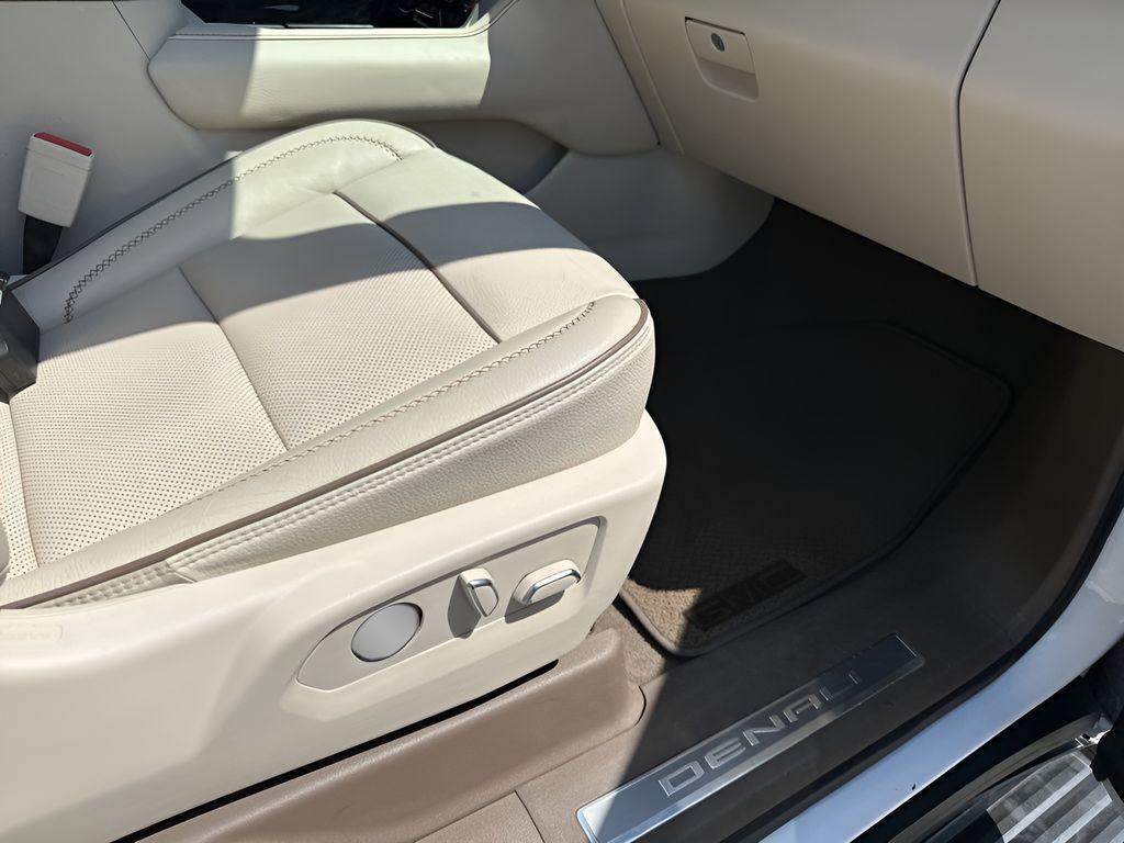 used 2021 GMC Yukon car, priced at $49,877