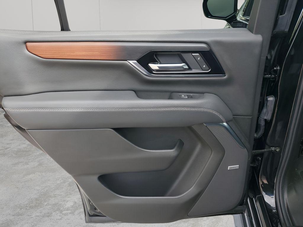 used 2025 GMC Yukon car, priced at $77,677