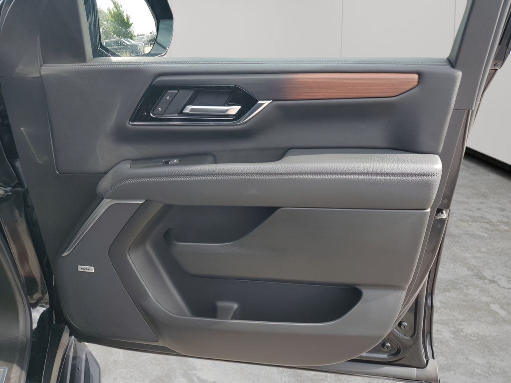 used 2025 GMC Yukon car, priced at $77,677