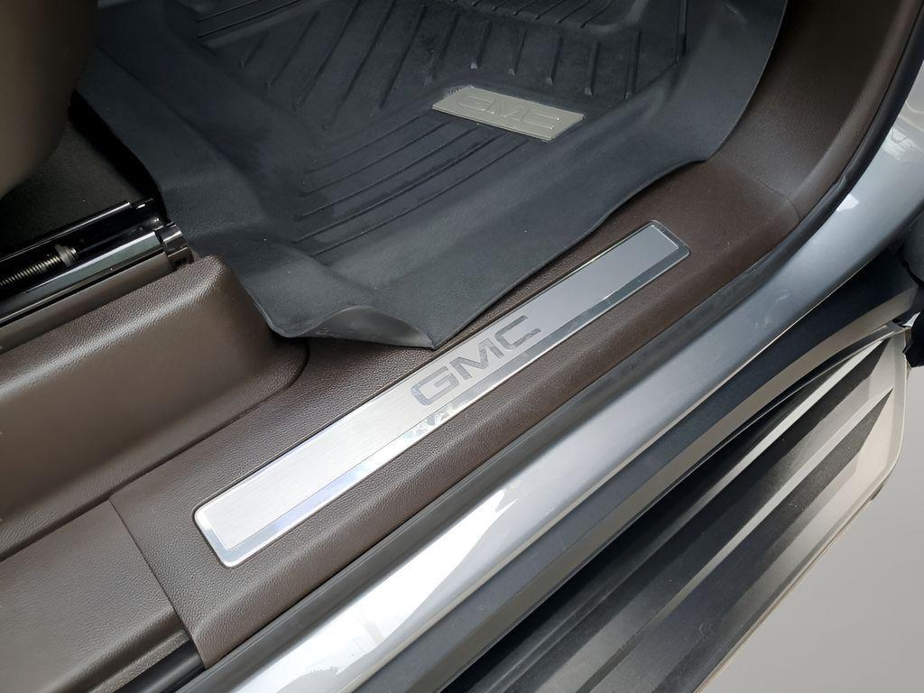 used 2022 GMC Yukon car, priced at $53,695