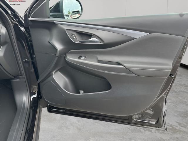new 2025 Buick Envista car, priced at $28,174