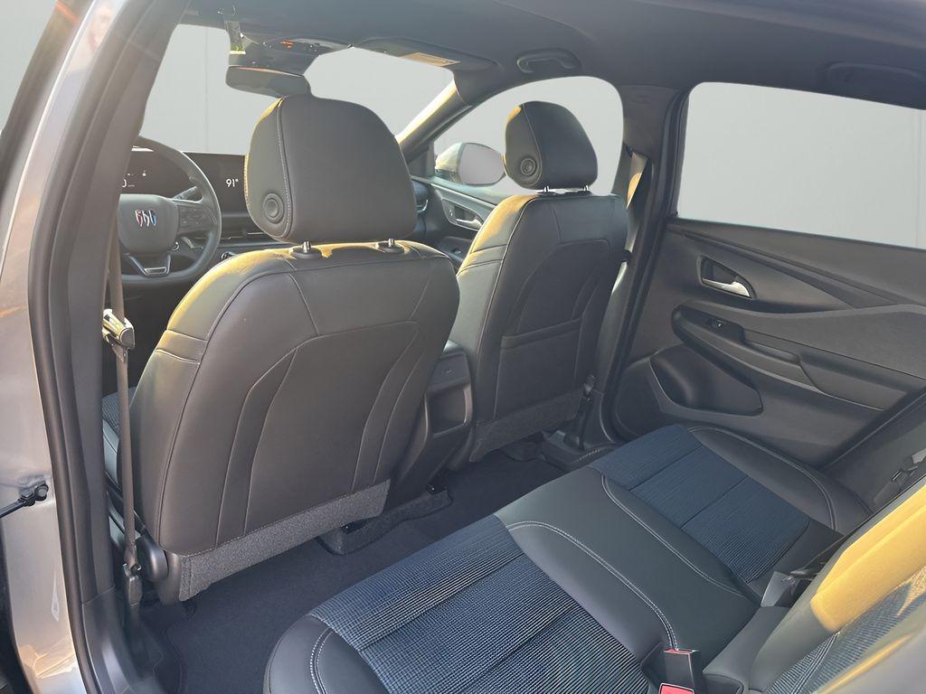 new 2025 Buick Envista car, priced at $24,679