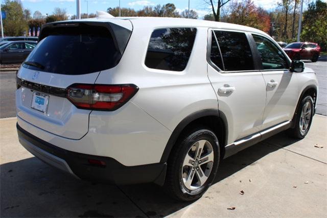 new 2025 Honda Pilot car, priced at $45,350